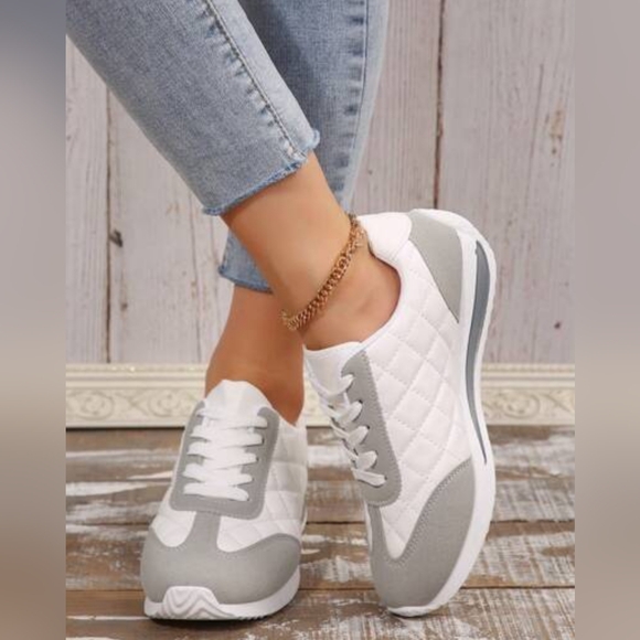 Shoes - NWT Women's white and gray sneakers Size 8.5 Quilted Fabric‎ Low Profile